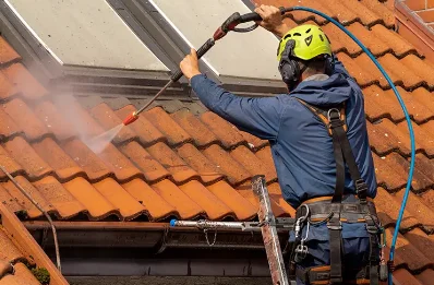 Démoussage et hydrofuge de toiture à Esplas-de-Sérou